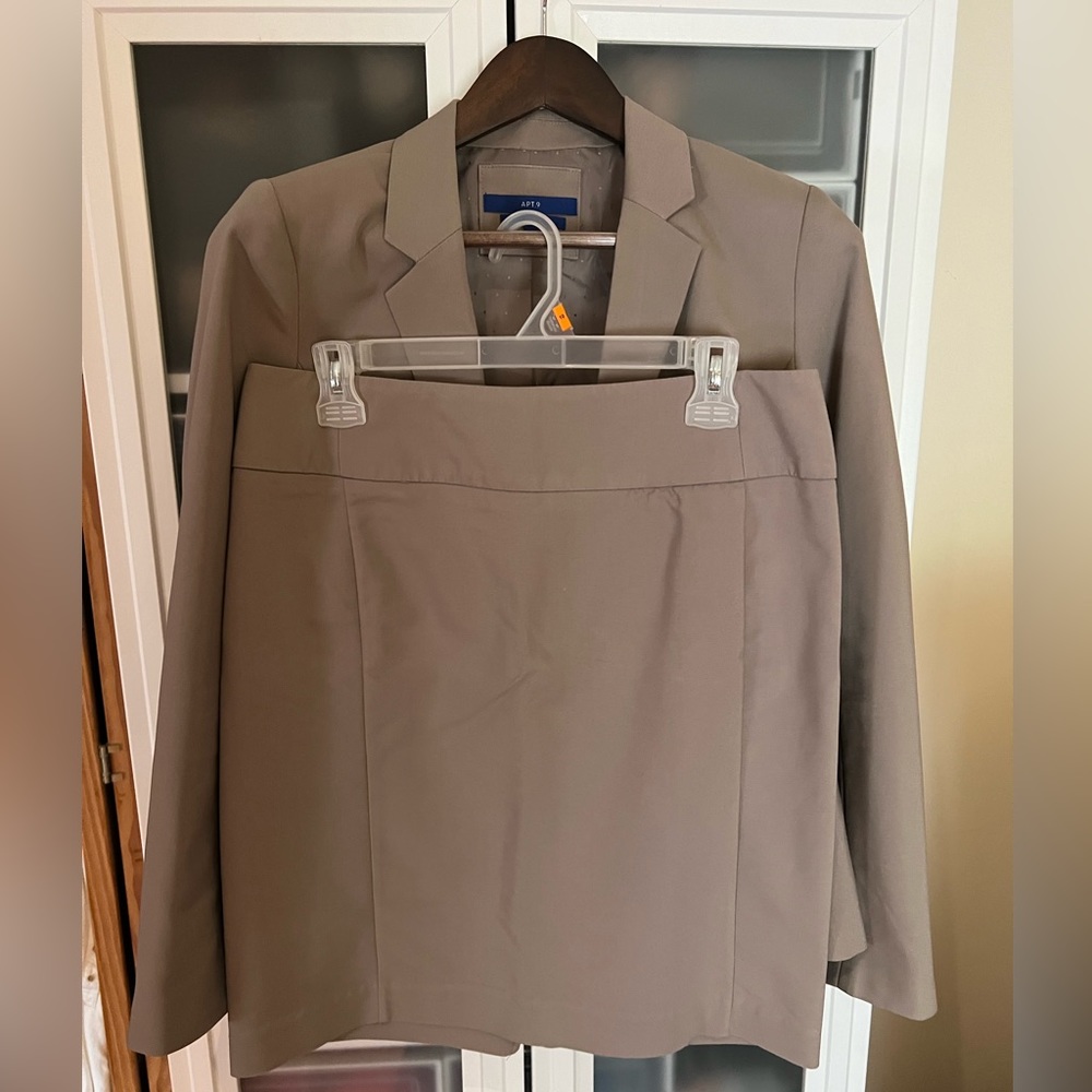 Apt 9 women’s skirt suit